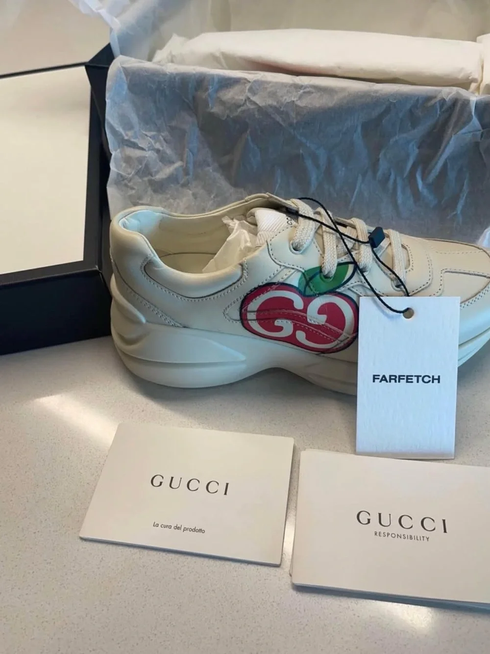 Gucci Cream Leather Kids Sneakers with Red Apple Logo